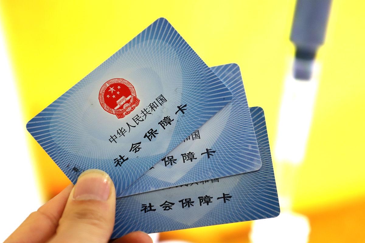 大理最新上海医保卡取现5000方法分析(最方便真实的大理上海医保卡取现黄牛方法)